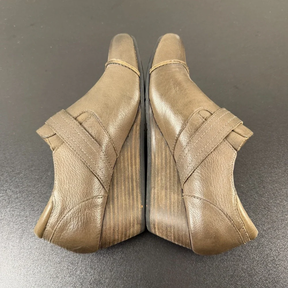 Taos Footwear Splurge Wedge Heel Women's 7 Brown Leather Studded Comfort Career